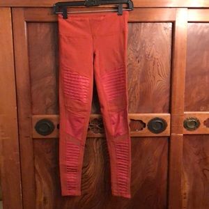 Alo yoga rust Moto legging sz xs 27” inseam